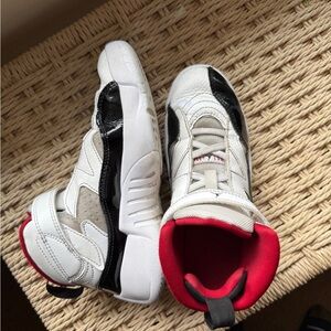 Youth Size 2.5 Nike Air Jordan Jumpman Two Tray White/Black/Red Size